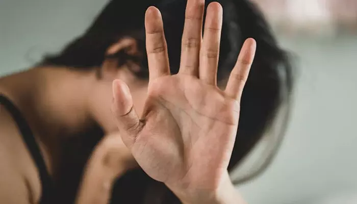 പൂക്കൾ വേണോ..എന്ന് ചോദിച്ചെത്തിയ പെൺകുട്ടികൾ; ഞാൻ നിങ്ങളെ വിൽക്കാൻ സഹായിക്കാമെന്ന വ്യാജേന ഓട്ടോ ഡ്രൈവർ കാട്ടിക്കൂട്ടിയത്; ഡൽഹിയെ വീണ്ടും നടുക്കി ബലാത്സംഗം പൂക്കൾ വേണോ..എന്ന് ചോദിച്ചെത്തിയ പെൺകുട്ടികൾ; ഞാൻ നിങ്ങളെ വിൽക്കാൻ സഹായിക്കാമെന്ന വ്യാജേന ഓട്ടോ ഡ്രൈവർ കാട്ടിക്കൂട്ടിയത്; ഡൽഹിയെ വീണ്ടും നടുക്കി ബലാത്സംഗം