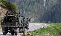 ജമ്മു കാശ്മീരില്‍ മിലിട്ടറി വാഹനം 200 അടി താഴ്ചയുള്ള കൊക്കയിലേക്ക് മറിഞ്ഞു; നാല് സൈനികര്‍ക്ക് വീരമൃത്യു; ഒമ്പത് പേര്‍ക്ക് പരിക്കേറ്റു