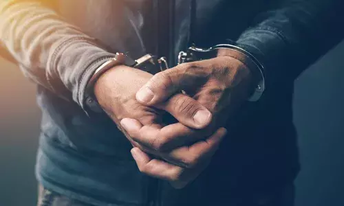 യുവതിയെ ശ്വാസം മുട്ടിച്ച് കൊലപ്പെടുത്തിയ ശേഷം കെട്ടിത്തൂക്കി; അസ്വാഭാവിക മരണം കൊലപാതകമെന്ന് തെളിഞ്ഞത് പോസ്റ്റ്‌മോര്‍ട്ടം റിപ്പോര്‍ട്ട് പുറത്ത് വന്നതോടെ: യുവതിയുടെ ഭര്‍ത്താവും സഹായിച്ച സുഹൃത്തും അറസ്റ്റില്‍