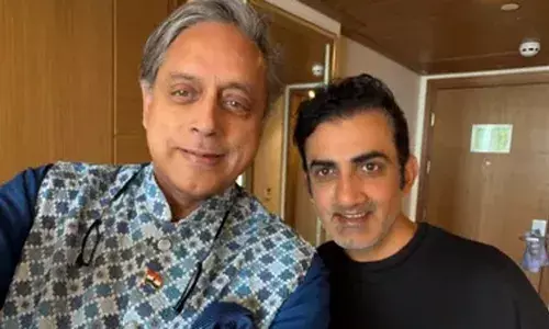 പ്രധാനമന്ത്രിക്ക് കഴിഞ്ഞാൽ ഏറ്റവും കഠിനമായ ജോലി ചെയ്യുന്ന വ്യക്തി; ആളുകള്‍ അദ്ദേഹത്തിന്റെ തീരുമാനങ്ങളെ ചോദ്യം ചെയ്യുന്നു; എന്നിട്ടും ശാന്തനായി മുന്നോട്ട്; ഗംഭീറിനെ പ്രശംസിച്ച് ശശി തരൂര്‍