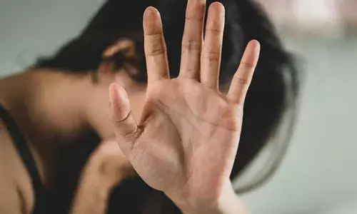 പൂക്കൾ വേണോ..എന്ന് ചോദിച്ചെത്തിയ പെൺകുട്ടികൾ; ഞാൻ നിങ്ങളെ വിൽക്കാൻ സഹായിക്കാമെന്ന വ്യാജേന ഓട്ടോ ഡ്രൈവർ കാട്ടിക്കൂട്ടിയത്; ഡൽഹിയെ വീണ്ടും നടുക്കി ബലാത്സംഗം