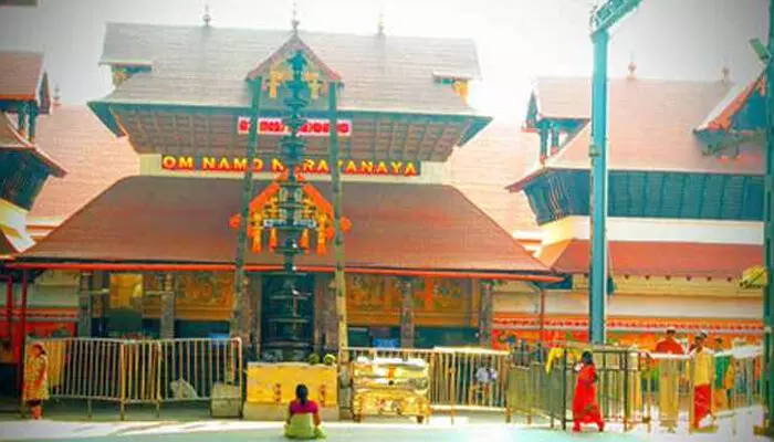 ഗുരുവായൂരപ്പന് 21.75 പവന് തൂക്കം വരുന്ന സ്വര്ണക്കിരീടം സമ്മാനിച്ച് ഭക്ത; ഗുരുവായൂര് ദേവസ്വത്തിലുള്ളത് 1,601 കോടി രൂപ വിലമതിക്കുന്ന സ്വര്ണം ഗുരുവായൂരപ്പന് 21.75 പവന് തൂക്കം വരുന്ന സ്വര്ണക്കിരീടം സമ്മാനിച്ച് ഭക്ത; ഗുരുവായൂര് ദേവസ്വത്തിലുള്ളത് 1,601 കോടി രൂപ വിലമതിക്കുന്ന സ്വര്ണം