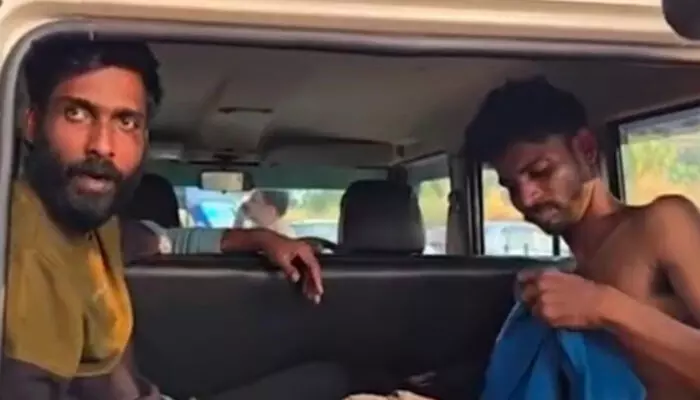 ശാസ്താംകോട്ടയില് കഞ്ചാവുമായി സഹോദരന്മാര് പിടിയില്; റെയില്വേ സ്റ്റേഷനില് കറങ്ങി നടന്ന യുവാക്കളില് നിന്നും പിടിച്ചെടുത്തത് രണ്ട് കിലോ കഞ്ചാവ് ശാസ്താംകോട്ടയില് കഞ്ചാവുമായി സഹോദരന്മാര് പിടിയില്; റെയില്വേ സ്റ്റേഷനില് കറങ്ങി നടന്ന യുവാക്കളില് നിന്നും പിടിച്ചെടുത്തത് രണ്ട് കിലോ കഞ്ചാവ്