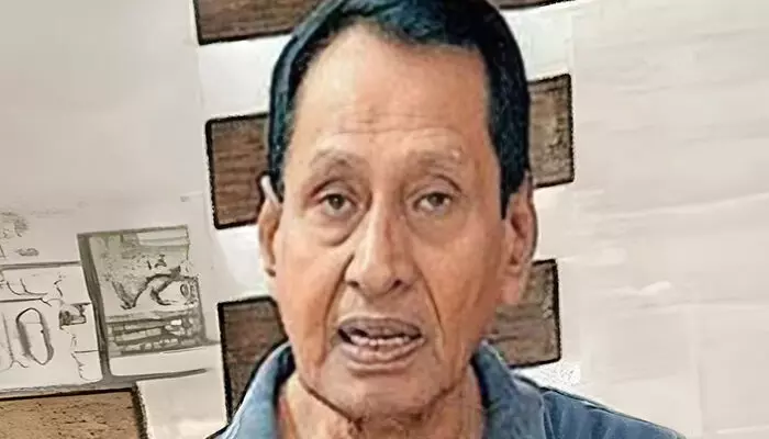 കുടുംബവഴക്ക്: അടുക്കളയില് ജോലി ചെയ്തിരുന്ന മരുമകളെ പുറകിലൂടെ ചെന്ന് വെട്ടി; പിന്നാലെ എലിവിഷം കഴിച്ച് ജീവനൊടുക്കി 75കാരന് കുടുംബവഴക്ക്: അടുക്കളയില് ജോലി ചെയ്തിരുന്ന മരുമകളെ പുറകിലൂടെ ചെന്ന് വെട്ടി; പിന്നാലെ എലിവിഷം കഴിച്ച് ജീവനൊടുക്കി 75കാരന്