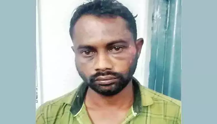 പിണങ്ങിപ്പോയ ഭാര്യ തിരികെവരാന് കൂട്ടാക്കിയില്ല; കലികേറിയ യുവാവ് അയല്വീട്ടിലെ വാഹനങ്ങള്ക്ക് തീയിട്ടു പിണങ്ങിപ്പോയ ഭാര്യ തിരികെവരാന് കൂട്ടാക്കിയില്ല; കലികേറിയ യുവാവ് അയല്വീട്ടിലെ വാഹനങ്ങള്ക്ക് തീയിട്ടു