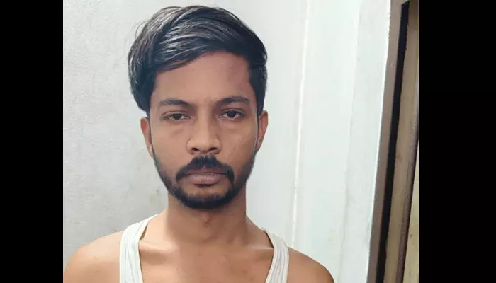 വീട്ടില് നിന്ന് സ്വര്ണാഭരണം മോഷ്ടിച്ച കേസിലെ പ്രതി പിടിയില് വീട്ടില് നിന്ന് സ്വര്ണാഭരണം മോഷ്ടിച്ച കേസിലെ പ്രതി പിടിയില്