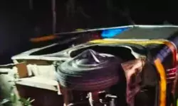 രാത്രി സവാരി കഴിഞ്ഞ് വീട്ടിലേക്ക് മടക്കം; പെട്ടെന്ന് റോഡിന് കുറുകെ എടുത്തുചാടി കാട്ടുപോത്ത്; കണ്ടപാടെ ദേഷ്യം കയറി ഓട്ടോറിക്ഷയെ കുത്തിമറിച്ചിട്ടു; രണ്ട് പേർക്ക് പരിക്ക് രാത്രി സവാരി കഴിഞ്ഞ് വീട്ടിലേക്ക് മടക്കം; പെട്ടെന്ന് റോഡിന് കുറുകെ എടുത്തുചാടി കാട്ടുപോത്ത്; കണ്ടപാടെ ദേഷ്യം കയറി ഓട്ടോറിക്ഷയെ കുത്തിമറിച്ചിട്ടു; രണ്ട് പേർക്ക് പരിക്ക്