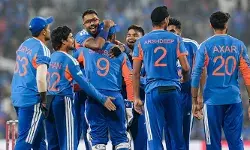 ഏകദിന പരമ്പരയില് ഉപയോഗിച്ച അതേ വിക്കറ്റ്; മഞ്ഞുവീഴ്ച തുണയ്ക്കുമോ? കിവീസിനെ ബാറ്റിങ്ങിന് വിട്ട് സൂര്യകുമാര്; അക്സറും ബുമ്രയും പുറത്ത്; കുല്ദീപും ഹര്ഷിതും കളിക്കും; ന്യൂസിലന്ഡ് നിരയില് മൂന്ന് മാറ്റങ്ങള് ഏകദിന പരമ്പരയില് ഉപയോഗിച്ച അതേ വിക്കറ്റ്; മഞ്ഞുവീഴ്ച തുണയ്ക്കുമോ? കിവീസിനെ ബാറ്റിങ്ങിന് വിട്ട് സൂര്യകുമാര്; അക്സറും ബുമ്രയും പുറത്ത്; കുല്ദീപും ഹര്ഷിതും കളിക്കും; ന്യൂസിലന്ഡ് നിരയില് മൂന്ന് മാറ്റങ്ങള്