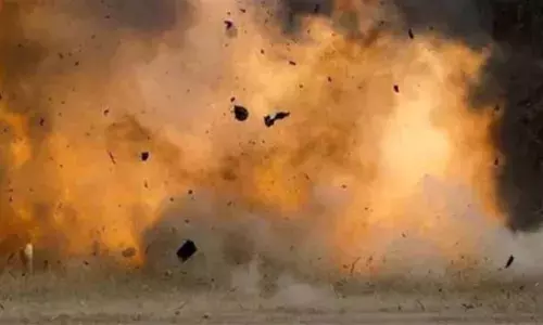 തിരികൊളുത്തിയതും കണ്ടുനിന്നവർക്കെല്ലാം ആവേശം; പരിസരത്ത് ഉഗ്ര ശബ്ദത്തിൽ വെടിക്കെട്ട്; പൊടുന്നനെ ആളുകൾക്കിടയിലേക്ക് ഗുണ്ട് തെറിച്ച് വീണ് വൻ പൊട്ടിത്തെറി; പരിക്ക് തിരികൊളുത്തിയതും കണ്ടുനിന്നവർക്കെല്ലാം ആവേശം; പരിസരത്ത് ഉഗ്ര ശബ്ദത്തിൽ വെടിക്കെട്ട്; പൊടുന്നനെ ആളുകൾക്കിടയിലേക്ക് ഗുണ്ട് തെറിച്ച് വീണ് വൻ പൊട്ടിത്തെറി; പരിക്ക്