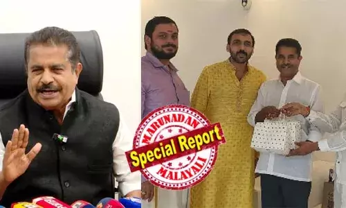 പോറ്റി തന്നത് ഈന്തപ്പഴം, അത് അവിടെ ഉള്ളവര്ക്ക് തന്നെ നല്കി; പോറ്റിയുടെ പിതാവ് മരിച്ചപ്പോള് പോയി, സഹോദരി താമസിക്കുന്ന വീട്ടിലും പോയിട്ടുണ്ട്; പോറ്റി കൊള്ളസംഘക്കാരനാണെന്ന് താന് അറിഞ്ഞിരുന്നില്ല; മരംമുറി ചാനല് തന്നെ മോശക്കാരനാക്കാന് ശ്രമിക്കുന്നു; ചിത്രങ്ങള് പുറത്തുവന്നതില് കോണ്ഗ്രസില് തനിക്കെതിരെയുള്ള നീക്കവുമാകാം; വിശദീകരണവുമായി അടൂര് പ്രകാശ് പോറ്റി തന്നത് ഈന്തപ്പഴം, അത് അവിടെ ഉള്ളവര്ക്ക് തന്നെ നല്കി; പോറ്റിയുടെ പിതാവ് മരിച്ചപ്പോള് പോയി, സഹോദരി താമസിക്കുന്ന വീട്ടിലും പോയിട്ടുണ്ട്; പോറ്റി കൊള്ളസംഘക്കാരനാണെന്ന് താന് അറിഞ്ഞിരുന്നില്ല; മരംമുറി ചാനല് തന്നെ മോശക്കാരനാക്കാന് ശ്രമിക്കുന്നു; ചിത്രങ്ങള് പുറത്തുവന്നതില് കോണ്ഗ്രസില് തനിക്കെതിരെയുള്ള നീക്കവുമാകാം; വിശദീകരണവുമായി അടൂര് പ്രകാശ്