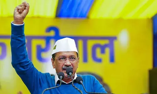 സമന്‍സ് ലംഘനക്കേസില്‍ കെജ്രിവാളിന് കോടതിയുടെ ക്ലീന്‍ ചിറ്റ്; രണ്ടുകേസുകളില്‍ വെറുതെ വിട്ടതോടെ, കേന്ദ്ര ഏജന്‍സിക്ക് മുഖത്തേറ്റ അടിയെന്ന് എഎപി; അമാനത്തുള്ള ഖാനും രക്ഷപ്പെട്ടു; ഡല്‍ഹി മദ്യനയക്കേസിലെ കുരുക്ക് അഴിയുന്നുവോ? വേട്ടയാടലെന്ന എഎപിയുടെ ആരോപണത്തിന് കരുത്ത് പകര്‍ന്ന് വിധി