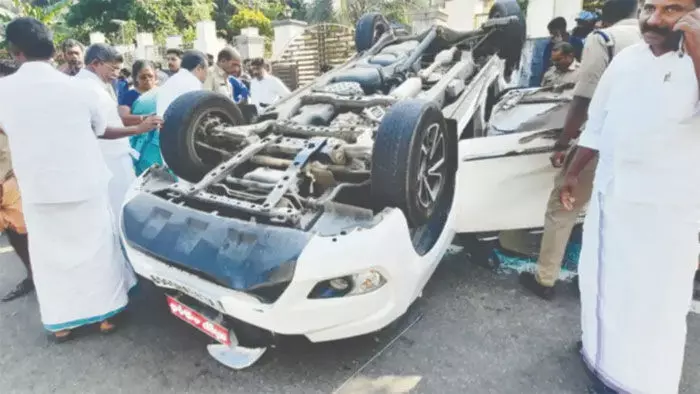 ജില്ലാ കലക്ടറുടെ വാഹനം അപകടത്തില്പ്പെട്ട സംഭവം: എതിര്ദിശയില് വന്ന കാര് ഡ്രൈവര്ക്കെതിരെ കേസ് ജില്ലാ കലക്ടറുടെ വാഹനം അപകടത്തില്പ്പെട്ട സംഭവം: എതിര്ദിശയില് വന്ന കാര് ഡ്രൈവര്ക്കെതിരെ കേസ്