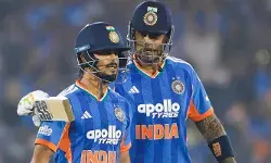 പവർപ്ലേയിൽ തുടക്കത്തിൽ രണ്ട് വിക്കറ്റ് നഷ്ടമായി, അവൻ എന്താണ് ചെയ്തതെന്ന് എനിക്ക് അറിയില്ല; ബാറ്റിങിനിടെ ഇഷാനോട് ദേഷ്യം വന്നുവെന്ന് സൂര്യകുമാർ യാദവ്