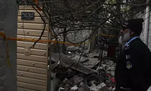 പാക്കിസ്താനില്‍ വിവാഹ വീട്ടില്‍ സ്‌ഫോടനം; അഞ്ചു പേര്‍ കൊല്ലപ്പെട്ടു; പത്തു പേര്‍ക്ക് പരിക്കേറ്റു: വീടിന്റെ മേല്‍ക്കൂര നിലംപൊത്തിയതിനാല്‍ രക്ഷാപ്രവര്‍ത്തനം ദുഷ്‌ക്കരം