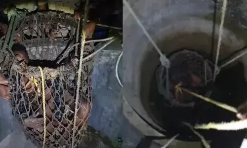 വീട്ടുമുറ്റത്ത് സംസാരിച്ചു കൊണ്ട് നില്‍ക്കെ കാല്‍ വഴുതി കിണറ്റില്‍ വീണു; രക്ഷിക്കാനിറങ്ങിയ അയല്‍വാസിയും കിണറ്റില്‍ കുടുങ്ങി: ഇരുവരേയും ഫയര്‍ഫോഴ്‌സ് എത്തി രക്ഷപ്പെടുത്തി