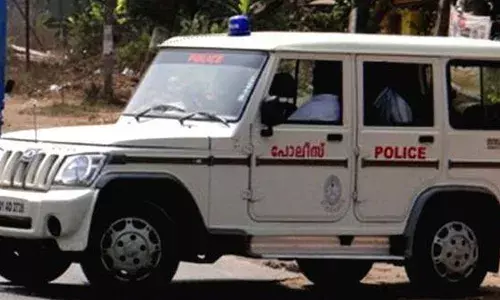ഓട്ടോയില്‍ സംശയാസ്പദമായി ഒരാളെ കയറ്റിയെന്ന് പോലിസ്; കേസ് ഒഴിവാക്കാന്‍ ഓട്ടോഡ്രൈവറോട് കൈക്കൂലി ആവശ്യപ്പെട്ടു: എസ്‌ഐയ്ക്ക് 18 മാസം കഠിനതടവും 20,000 രൂപ പിഴയും