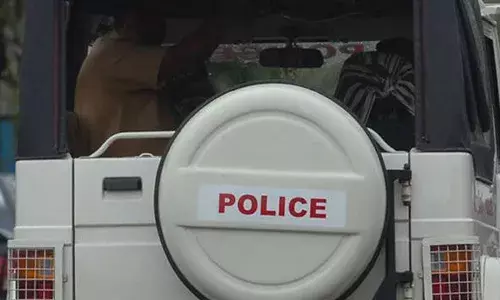 ജോലി കഴിഞ്ഞ് വീട്ടുമുറ്റത്ത് കാൽ കുത്തിയതും ചുറ്റും അസാധാരണ കാഴ്ചകൾ; യുവതിയുടെ നിലവിളി കേട്ട് നാട്ടുകാർ ഓടിയെത്തി; പോലീസിന്റ വരവിൽ കണ്ടത്