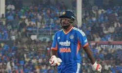 സഞ്ജു ഗോള്‍ഡന്‍ ഡക്ക്; നിര്‍ണായക മത്സരത്തില്‍ നേരിട്ട ആദ്യ പന്തില്‍ തന്നെ ക്ലീന്‍ ബൗള്‍ഡ്! തുടര്‍ച്ചയായി മൂന്ന് ബാറ്റിംഗ് പരാജയങ്ങളോടെ ടീമിലെ സ്ഥാനവും തുലാസിലോ? ആശങ്കയോടെ ആരാധകര്‍