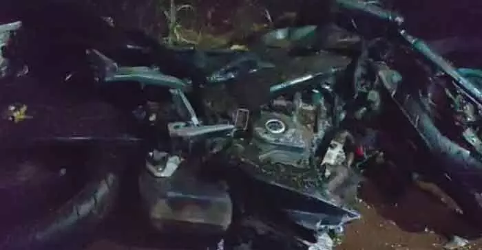 കൊല്ലം തിരുമംഗലം ദേശീയപാതയിലെ നെടുവത്തൂരില് ബൈക്കുകള് കൂട്ടിയിടിച്ച് തീപിടിച്ചു; രണ്ടുപേര് മരിച്ചു കൊല്ലം തിരുമംഗലം ദേശീയപാതയിലെ നെടുവത്തൂരില് ബൈക്കുകള് കൂട്ടിയിടിച്ച് തീപിടിച്ചു; രണ്ടുപേര് മരിച്ചു