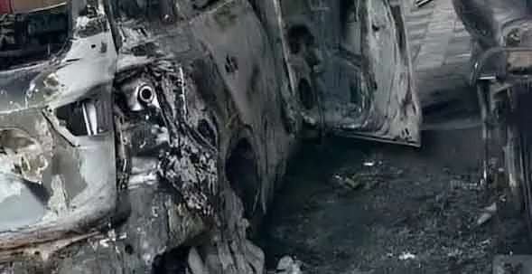 മണ്ണാര്ക്കാട് പുലര്ച്ചെ തീവെപ്പ്: സിപിഎം ബ്രാഞ്ച് സെക്രട്ടറിയുടെ വാഹനങ്ങള് കത്തിയമര്ന്നു; അട്ടിമറി സംശയിച്ച് പോലീസ് മണ്ണാര്ക്കാട് പുലര്ച്ചെ തീവെപ്പ്: സിപിഎം ബ്രാഞ്ച് സെക്രട്ടറിയുടെ വാഹനങ്ങള് കത്തിയമര്ന്നു; അട്ടിമറി സംശയിച്ച് പോലീസ്