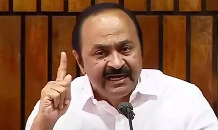 സമുദായങ്ങള് തമ്മില് ഐക്യം ഉണ്ടാകുന്നത് നല്ലതാണ്; അങ്ങനെ വേണ്ടെന്ന് പറയാനുള്ള അധികാരവും അവര്ക്കുണ്ട്; സമുദായ സംഘടനകളുടെ ആഭ്യന്തര കാര്യങ്ങളില് യുഡിഎഫ് ഇടപെടാറില്ലെന്ന് വി ഡി സതീശന്; പദ്മഭൂഷണ് ജേതാവ് വെള്ളാപ്പള്ളിക്ക് അഭിനന്ദനമെന്നും പ്രതിപക്ഷ നേതാവ് സമുദായങ്ങള് തമ്മില് ഐക്യം ഉണ്ടാകുന്നത് നല്ലതാണ്; അങ്ങനെ വേണ്ടെന്ന് പറയാനുള്ള അധികാരവും അവര്ക്കുണ്ട്; സമുദായ സംഘടനകളുടെ ആഭ്യന്തര കാര്യങ്ങളില് യുഡിഎഫ് ഇടപെടാറില്ലെന്ന് വി ഡി സതീശന്; പദ്മഭൂഷണ് ജേതാവ് വെള്ളാപ്പള്ളിക്ക് അഭിനന്ദനമെന്നും പ്രതിപക്ഷ നേതാവ്