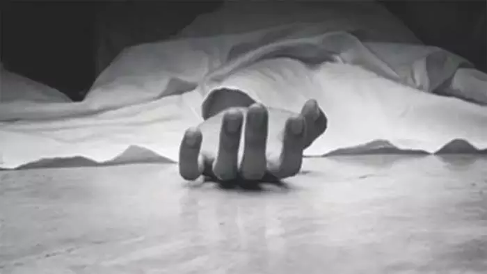 മദ്യപിച്ച വിവരം ഹോസ്റ്റല് അധികൃതര് വീട്ടുകാരെ അറിയിച്ചു; ഗ്രേറ്റര് നോയിഡയില് എഞ്ചിനീയറിംഗ് വിദ്യാര്ഥി ജീവനൊടുക്കി മദ്യപിച്ച വിവരം ഹോസ്റ്റല് അധികൃതര് വീട്ടുകാരെ അറിയിച്ചു; ഗ്രേറ്റര് നോയിഡയില് എഞ്ചിനീയറിംഗ് വിദ്യാര്ഥി ജീവനൊടുക്കി