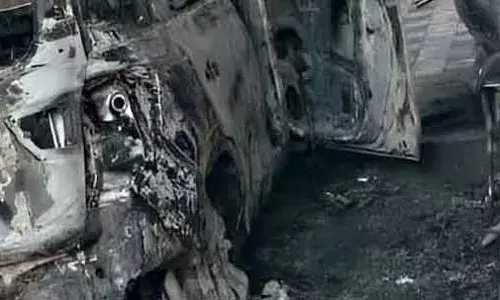 മണ്ണാര്ക്കാട് പുലര്ച്ചെ തീവെപ്പ്: സിപിഎം ബ്രാഞ്ച് സെക്രട്ടറിയുടെ വാഹനങ്ങള് കത്തിയമര്ന്നു; അട്ടിമറി സംശയിച്ച് പോലീസ് മണ്ണാര്ക്കാട് പുലര്ച്ചെ തീവെപ്പ്: സിപിഎം ബ്രാഞ്ച് സെക്രട്ടറിയുടെ വാഹനങ്ങള് കത്തിയമര്ന്നു; അട്ടിമറി സംശയിച്ച് പോലീസ്