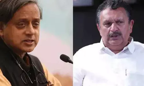 ശശി തരൂരിനെപ്പോലെ അന്താരാഷ്ട്ര തലത്തില് പ്രശസ്തനായ ഒരു നേതാവ് സിപിഎം എന്ന മുങ്ങുന്ന കപ്പലില് കയറുമെന്ന് സാമാന്യ ബോധമുള്ള ആരും വിശ്വസിക്കില്ലെന്ന് മുരളീധരന്; കോണ്ഗ്രസും പ്രതീക്ഷയില് ശശി തരൂരിനെപ്പോലെ അന്താരാഷ്ട്ര തലത്തില് പ്രശസ്തനായ ഒരു നേതാവ് സിപിഎം എന്ന മുങ്ങുന്ന കപ്പലില് കയറുമെന്ന് സാമാന്യ ബോധമുള്ള ആരും വിശ്വസിക്കില്ലെന്ന് മുരളീധരന്; കോണ്ഗ്രസും പ്രതീക്ഷയില്