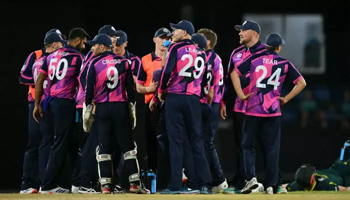 അപ്രതീക്ഷിത എൻട്രി ആഘോഷമാക്കാൻ സ്കോട്ട്ലൻഡ്; ടി20 ലോകകപ്പിനായുള്ള ടീമിനെ പ്രഖ്യാപിച്ചു; റിച്ചി ബെറിംഗ്ടൺ നായകൻ; അഫ്ഗാൻ വംശജൻ സൈനുള്ള ഇഹ്സാൻ സ്ക്വാഡിലെ പുതുമുഖം അപ്രതീക്ഷിത എൻട്രി ആഘോഷമാക്കാൻ സ്കോട്ട്ലൻഡ്; ടി20 ലോകകപ്പിനായുള്ള ടീമിനെ പ്രഖ്യാപിച്ചു; റിച്ചി ബെറിംഗ്ടൺ നായകൻ; അഫ്ഗാൻ വംശജൻ സൈനുള്ള ഇഹ്സാൻ സ്ക്വാഡിലെ പുതുമുഖം