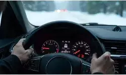 സുഹൃത്തിനൊപ്പം കാറില്‍ ഇരുന്ന യുവതിയെ തട്ടിക്കൊണ്ടുപോയി; വാഹനത്തിന്റെ ചക്രം ചെളിയില്‍ പുതഞ്ഞതോടെ ഇറങ്ങിയോടാന്‍ ശ്രമം; പ്രതിയെ അറസ്റ്റു ചെയ്ത് പോലീസ്