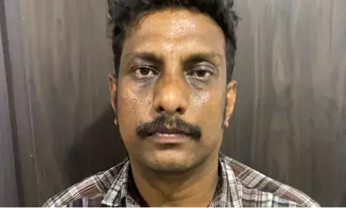 ആത്മഹത്യ ചെയ്യാൻ വിളിച്ചു വരുത്തി; കഴുത്തിൽ കുരുക്കിട്ടതിന് പിന്നാലെ സ്റ്റൂൾ തട്ടി മാറ്റി പെൺസുഹൃത്തിനെ കൊലപ്പെടുത്തി; യുവാവ് പിടിയിൽ