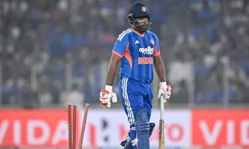 സഞ്ജുവിന് സ്ഥിരതയില്ല, ഇഷാൻ കിഷൻ കൂടുതൽ അപകടകാരി; തകർപ്പൻ ഫോമിലുള്ള അവനെ എങ്ങനെ മാറ്റും?; മലയാളി താരം ടീമിൽ നിന്നും പുറത്താകുമെന്നും മുൻ താരം