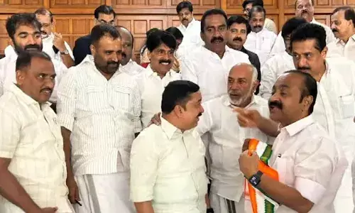 ശബരിമല സ്വര്‍ണ്ണക്കടത്ത്: സഭാ കവാടത്തില്‍ പ്രതിപക്ഷ എംഎല്‍എമാരുടെ സത്യഗ്രഹം; പയ്യന്നൂര്‍ ഫണ്ട് തട്ടിപ്പിലും സഭ പ്രക്ഷുബ്ധം