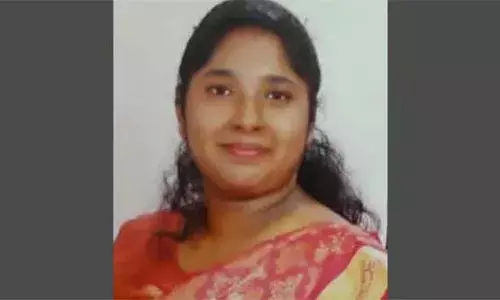 ഗുജറാത്തില്‍ മലയാളി കുടുംബം സഞ്ചരിച്ച വാഹനം അപകടത്തില്‍ പെട്ടു;  ചെങ്ങന്നൂര്‍ സ്വദേശിനിയായ അധ്യാപികയ്ക്ക് ദാരുണാന്ത്യം