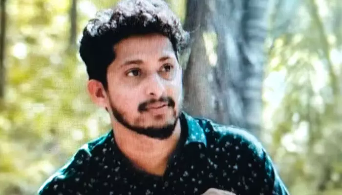 സഹകരണ ബാങ്ക് ജീവനക്കാരന് ട്രെയിന് തട്ടി മരിച്ച നിലയില്; ആത്മഹത്യയെന്ന് പ്രാഥമിക നിഗമനം സഹകരണ ബാങ്ക് ജീവനക്കാരന് ട്രെയിന് തട്ടി മരിച്ച നിലയില്; ആത്മഹത്യയെന്ന് പ്രാഥമിക നിഗമനം