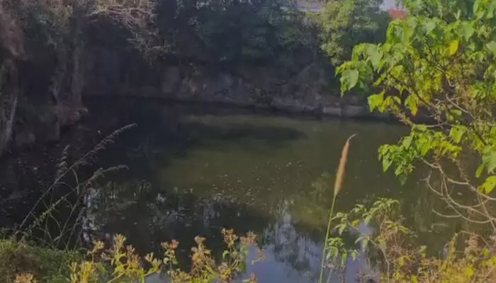 പതിനാറുകാരി ആദിത്യയെ പാറക്കുളത്തില് മരിച്ച നിലയില് കണ്ടെത്തിയ സംഭവം; കൊറിയന് സുഹൃത്തെന്ന പേരില് കബളിപ്പിച്ചതെന്ന് സംശയം; പെണ്കുട്ടിയുടെ ഫോണ് തുറന്ന് പരിശോധിക്കാന് ഒരുങ്ങി പോലിസ് പതിനാറുകാരി ആദിത്യയെ പാറക്കുളത്തില് മരിച്ച നിലയില് കണ്ടെത്തിയ സംഭവം; കൊറിയന് സുഹൃത്തെന്ന പേരില് കബളിപ്പിച്ചതെന്ന് സംശയം; പെണ്കുട്ടിയുടെ ഫോണ് തുറന്ന് പരിശോധിക്കാന് ഒരുങ്ങി പോലിസ്