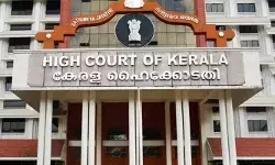 പമ്പയില്‍ തള്ളിയ വസ്ത്രമാലിന്യമടക്കം ഉടന്‍ നീക്കണമെന്ന് ഹൈക്കോടതി