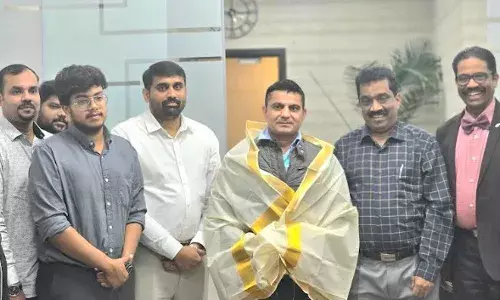 മാരത്തണ്‍ എന്‍ഡ്യൂറന്‍സ് റണ്ണറും കൊമേഴ്സ്യല്‍ പൈലറ്റുമായ ക്യാപ്റ്റന്‍ ദീപക് മഹാജന് ഖത്തര്‍ ടെകിന്റെ ആദരം