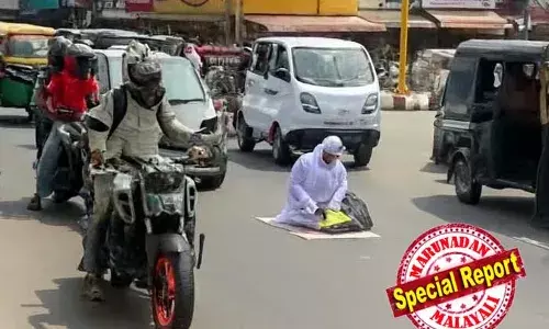 അത് റാഡിക്കല്‍ ഇസ്ലാമിസമല്ല, പ്രതിഷേധ നമസ്‌ക്കാരം; ഭര്‍ത്താവിന്റെ മരണശേഷം സ്വത്ത് നല്‍കാതെ വഞ്ചിച്ചതില്‍ വീട്ടമ്മയുടെ നീതിക്കായുള്ള പോരാട്ടം; പൊലീസില്‍ പരാതി നല്‍കിയിട്ടും ഫലമില്ലെന്ന് യുവതി; സോഷ്യല്‍ മീഡിയക്ക് തീപ്പിടിപ്പിച്ച് പാലക്കാട്ടെ നടുറോഡ് നിസ്‌ക്കാരം!