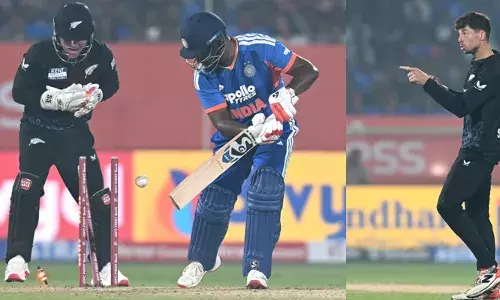 ഓരോ പന്ത് നേരിടുമ്പോഴും ബാക്ക് ഫൂട്ടിലേക്ക്; സാന്റനറുടെ പന്തില്‍ പുറത്തായതും ഫുട് വര്‍ക്കില്ലാതെ ബാറ്റ് വീശിയപ്പോള്‍;  കമന്റേറ്റര്‍മാര്‍ ചൂണ്ടിക്കാട്ടിയ ബാറ്റിംഗിലെ സാങ്കേതിക പിഴവോ?  സുവര്‍ണാവസരം നഷ്ടമാക്കിയ സഞ്ജു സാംസണ്‍ എയറില്‍;  കാര്യവട്ടത്ത് ബഞ്ചിലിരിക്കുമോ? ആരാധകര്‍ കലിപ്പില്‍