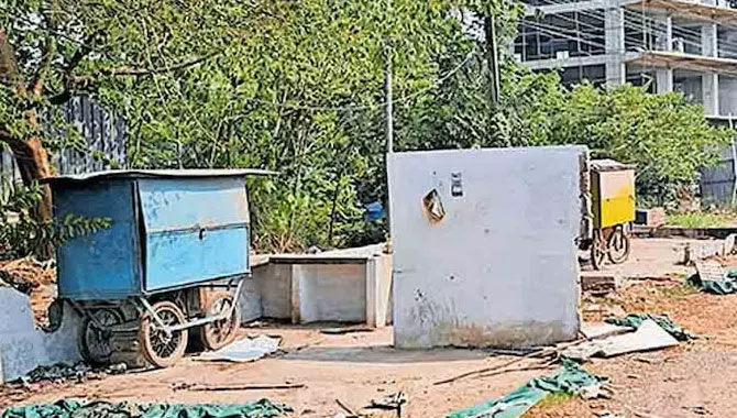 സീപോര്ട്ട്-എയര്പോര്ട്ട് റോഡിലെ കയ്യേറ്റങ്ങള് ഒഴിപ്പിച്ചു; രാഷ്ട്രീയ നേതാവിന്റെ വര്ക്ഷോപ്പും പൊളിച്ചുനീക്കി സീപോര്ട്ട്-എയര്പോര്ട്ട് റോഡിലെ കയ്യേറ്റങ്ങള് ഒഴിപ്പിച്ചു; രാഷ്ട്രീയ നേതാവിന്റെ വര്ക്ഷോപ്പും പൊളിച്ചുനീക്കി