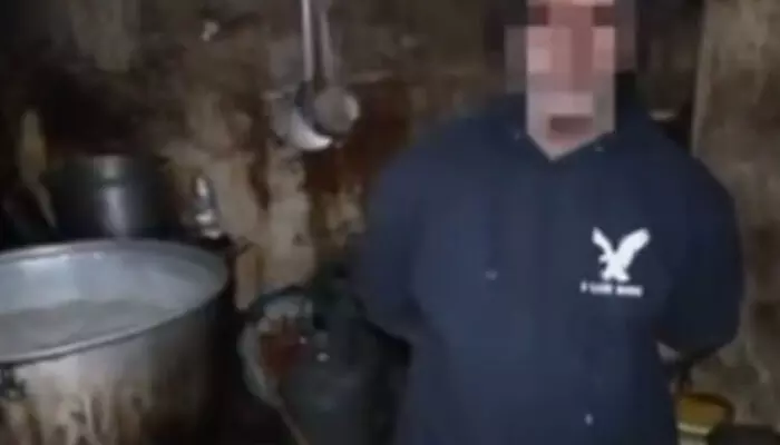 കടകൾ പ്രവർത്തിക്കുന്നത് ലൈസൻസ് ഇല്ലാതെ; ജലീബ് അൽ ഷുയൂഖിൽ പരിശോധന ശക്തമാക്കി; നിരവധി പേർ അറസ്റ്റിൽ; നടപടി തുടരുമെന്ന് അധികൃതർ കടകൾ പ്രവർത്തിക്കുന്നത് ലൈസൻസ് ഇല്ലാതെ; ജലീബ് അൽ ഷുയൂഖിൽ പരിശോധന ശക്തമാക്കി; നിരവധി പേർ അറസ്റ്റിൽ; നടപടി തുടരുമെന്ന് അധികൃതർ