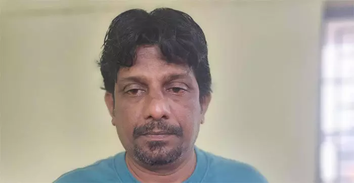 ബസ് യാത്രയ്ക്കിടെ പരിചയപ്പെട്ട വയോധികനെ കബളിപിച്ച് സ്വര്ണമോതിരം കവര്ന്നു; മാങ്കാവിലെ താഹ അറസ്റ്റില് ബസ് യാത്രയ്ക്കിടെ പരിചയപ്പെട്ട വയോധികനെ കബളിപിച്ച് സ്വര്ണമോതിരം കവര്ന്നു; മാങ്കാവിലെ താഹ അറസ്റ്റില്