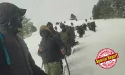 ഭീകരരെ തേടിപ്പോയി മഞ്ഞുമലയ്ക്കുള്ളില്‍ കുടുങ്ങി; മരണത്തെ മുഖാമുഖം കണ്ട് 20 ഇന്ത്യന്‍ സൈനികര്‍! രക്ഷകരായി കശ്മീരി ഗ്രാമവാസികള്‍; ആറടി മഞ്ഞിലൂടെ 15 കിലോമീറ്റര്‍ സാഹസിക യാത്ര; ഇത് രാജ്യം കാക്കുന്നവരോടുള്ള സ്‌നേഹം! ദോഡയില്‍ നടന്ന ആ വന്‍ രക്ഷാദൗത്യം