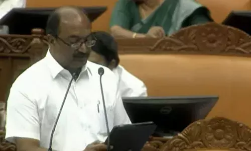 സ്ത്രീ സുരക്ഷാ പെന്‍ഷന് 3820 കോടി; ക്ഷേമപെന്‍ഷന് 14,500 കോടി; കണക്ട് സ്‌കോളര്‍ഷിപ്പിന് 400 കോടി; ആശ വര്‍ക്കര്‍മാരുടെ ഓണറേറിയം 1000 രൂപ കൂട്ടി; സര്‍ക്കാര്‍ ജീവനക്കാരുടെ ഡിഎ കുടിശിക പ്രശ്‌നം പരിഹരിക്കും; അംഗണവാടി വര്‍ക്കര്‍മാര്‍ക്കും നേട്ടം; ജനപ്രയി ബജറ്റ് അവതരണം തുടങ്ങി; കേരളം ന്യൂ നോര്‍മല്‍ സൃഷ്ടിച്ചിരിക്കുന്നുവെന്ന് ധനമന്ത്രി