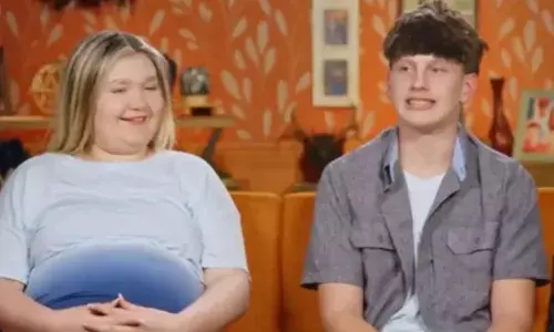 അറിയാതെ പറ്റിപോയതാണ് ഇത് ആരും..അനുകരിക്കരുതേ..; വെറും 14 വയസ്സുകാരി അമ്മയായി; പറഞ്ഞാൽ തന്നെ വിശ്വസിക്കാൻ പാട്; കുഞ്ഞിന്റെ പപ്പയുടെ വയസ് കേട്ട് ഞെട്ടി സോഷ്യൽ ലോകം