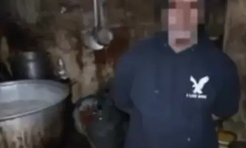 കടകൾ പ്രവർത്തിക്കുന്നത് ലൈസൻസ് ഇല്ലാതെ; ജലീബ് അൽ ഷുയൂഖിൽ പരിശോധന ശക്തമാക്കി; നിരവധി പേർ അറസ്റ്റിൽ; നടപടി തുടരുമെന്ന് അധികൃതർ