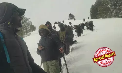 ഭീകരരെ തേടിപ്പോയി മഞ്ഞുമലയ്ക്കുള്ളില്‍ കുടുങ്ങി; മരണത്തെ മുഖാമുഖം കണ്ട് 20 ഇന്ത്യന്‍ സൈനികര്‍! രക്ഷകരായി കശ്മീരി ഗ്രാമവാസികള്‍; ആറടി മഞ്ഞിലൂടെ 15 കിലോമീറ്റര്‍ സാഹസിക യാത്ര; ഇത് രാജ്യം കാക്കുന്നവരോടുള്ള സ്‌നേഹം! ദോഡയില്‍ നടന്ന ആ വന്‍ രക്ഷാദൗത്യം