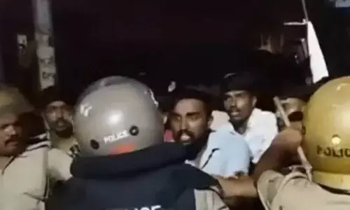 കണ്ണൂര്‍ വീണ്ടും സംഘര്‍ഷം; ഡിസിസി ഓഫീസിലേക്ക് കല്ലേറ്; പയ്യന്നൂരില്‍ കൊടിയും തോരണവും നശിപ്പിച്ചു; രക്തസാക്ഷി ഫണ്ട് തട്ടിപ്പ് വെളിപ്പെടുത്തലില്‍ വിമര്‍ശനം കടുത്തതോടെ പ്രതികാരം; തെരുവിലിറങ്ങി ഏറ്റുമുട്ടി ഡിവൈഎഫ്‌ഐയും യൂത്ത് കോണ്‍ഗ്രസും