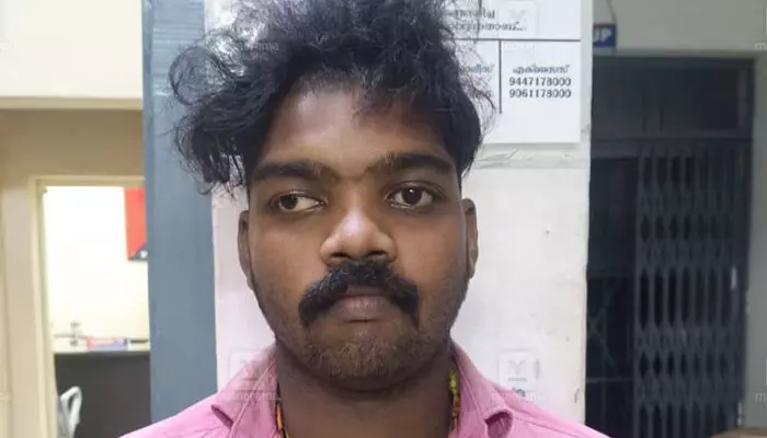 ആറു വയസുകാരിക്ക് നേരെ ലൈംഗികാതിക്രമം; 23കാരനായ യുവാവ് പിടിയില് ആറു വയസുകാരിക്ക് നേരെ ലൈംഗികാതിക്രമം; 23കാരനായ യുവാവ് പിടിയില്